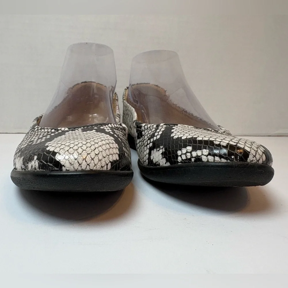 Naturalizer beige & black snakeskin embossed leather slip-on loafers size 6.5M